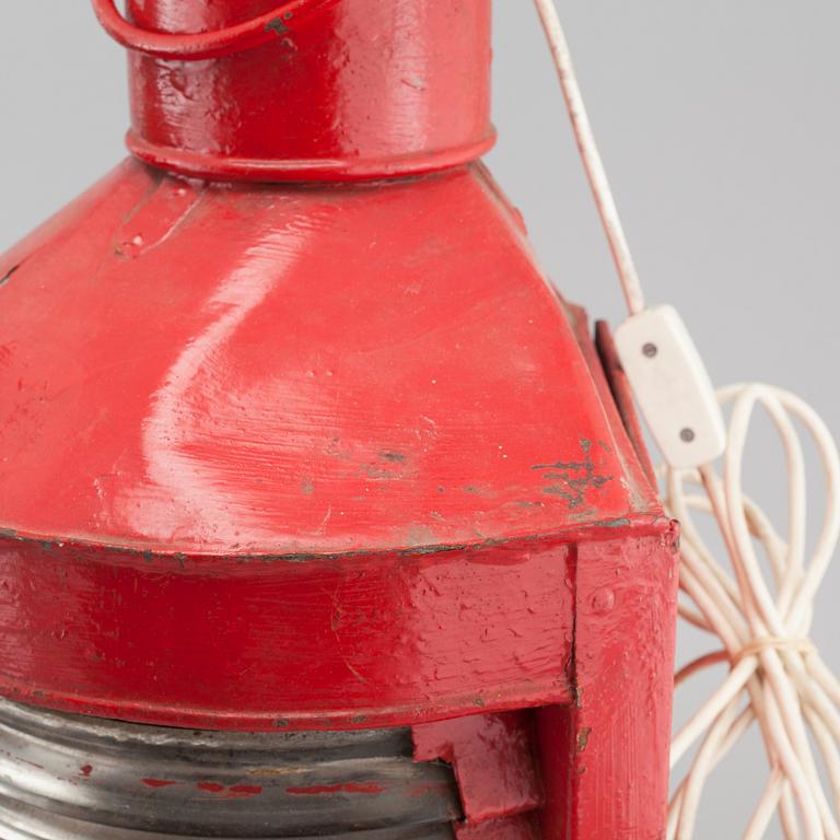 LANTERNOR, ett par, 1900-talets första hälft.