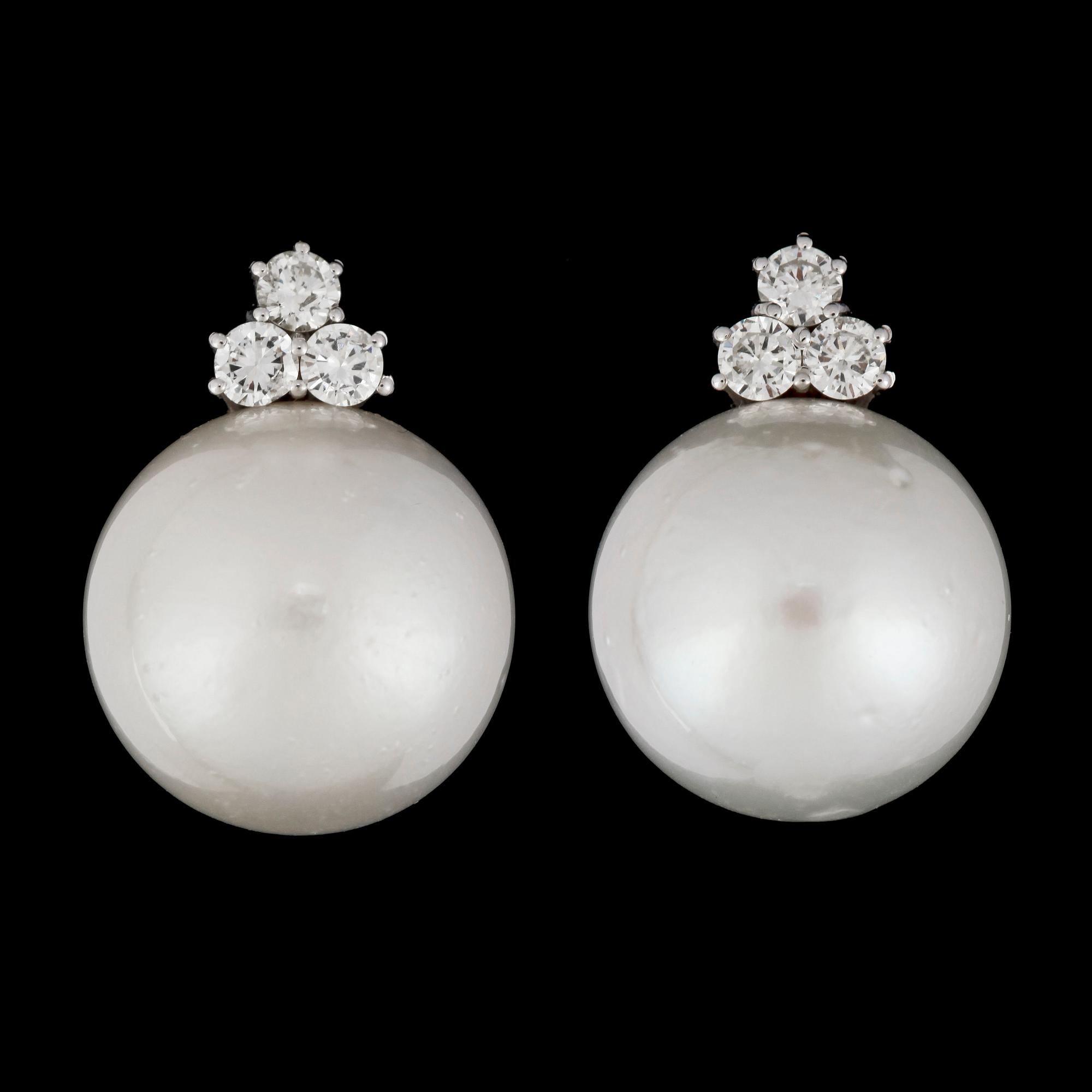 A pair of cultured South sea pearl, 17.5 resp 18 mm. and brilliant cut diamonds, tot. 0.90 cts.