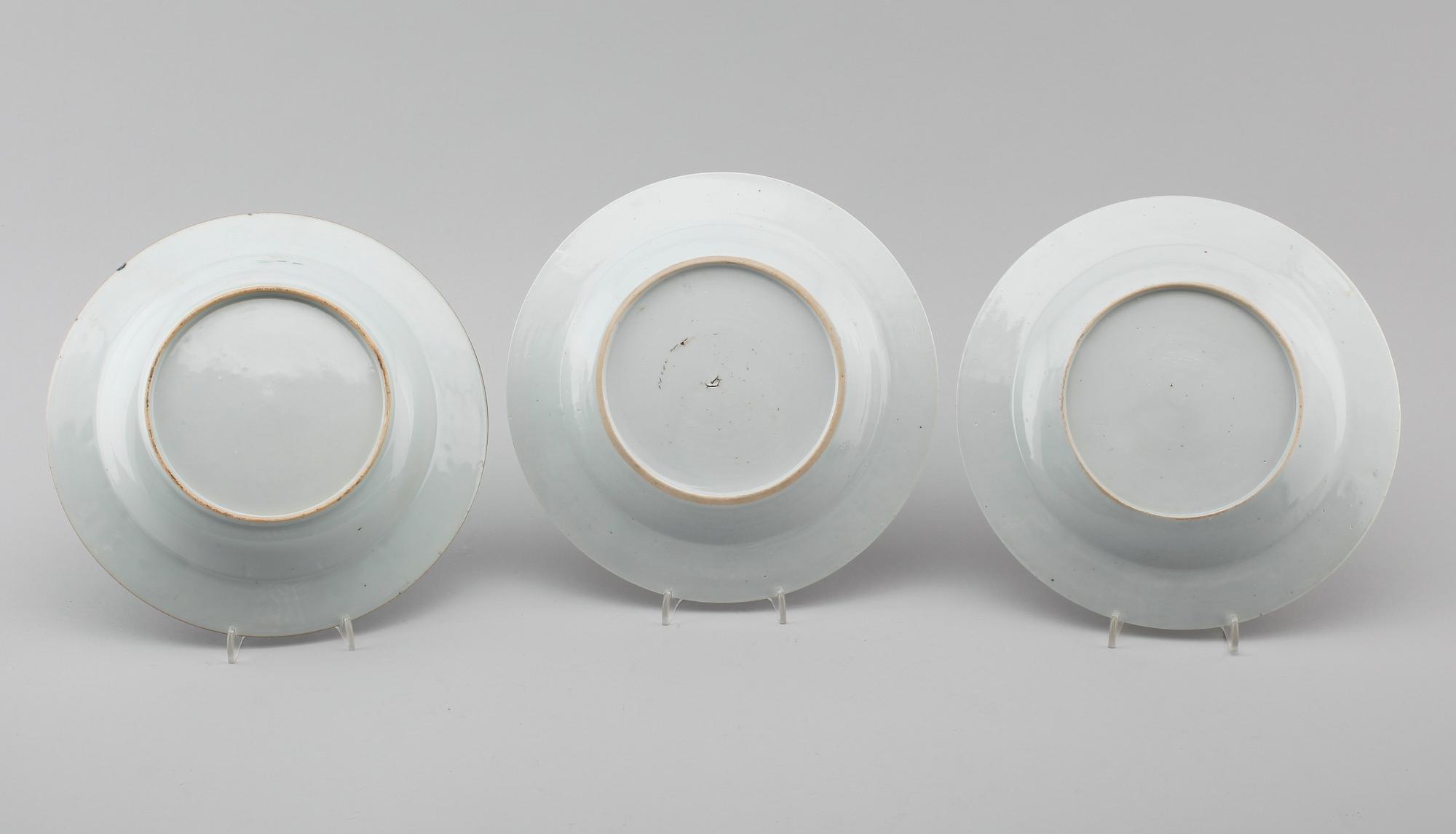 TALLRIKAR, 3 st (2+1), porslin, Kina, Qianlong 1736-1795.