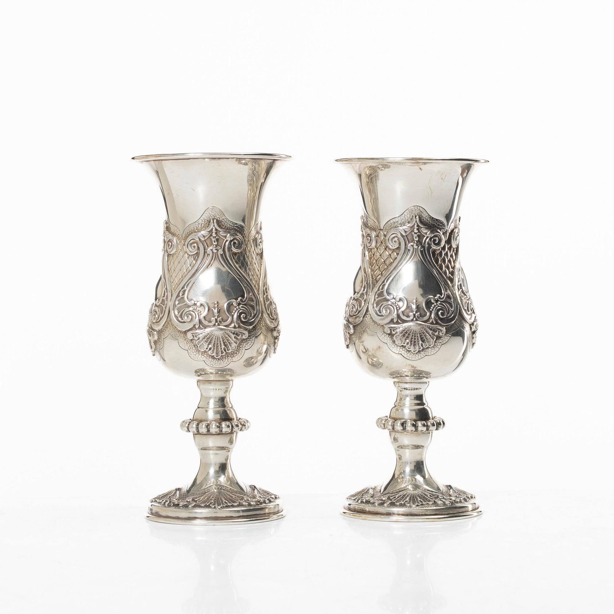 Champagnekalkar, ett par, sterlingsilver, rokokostil, 1900-tal.