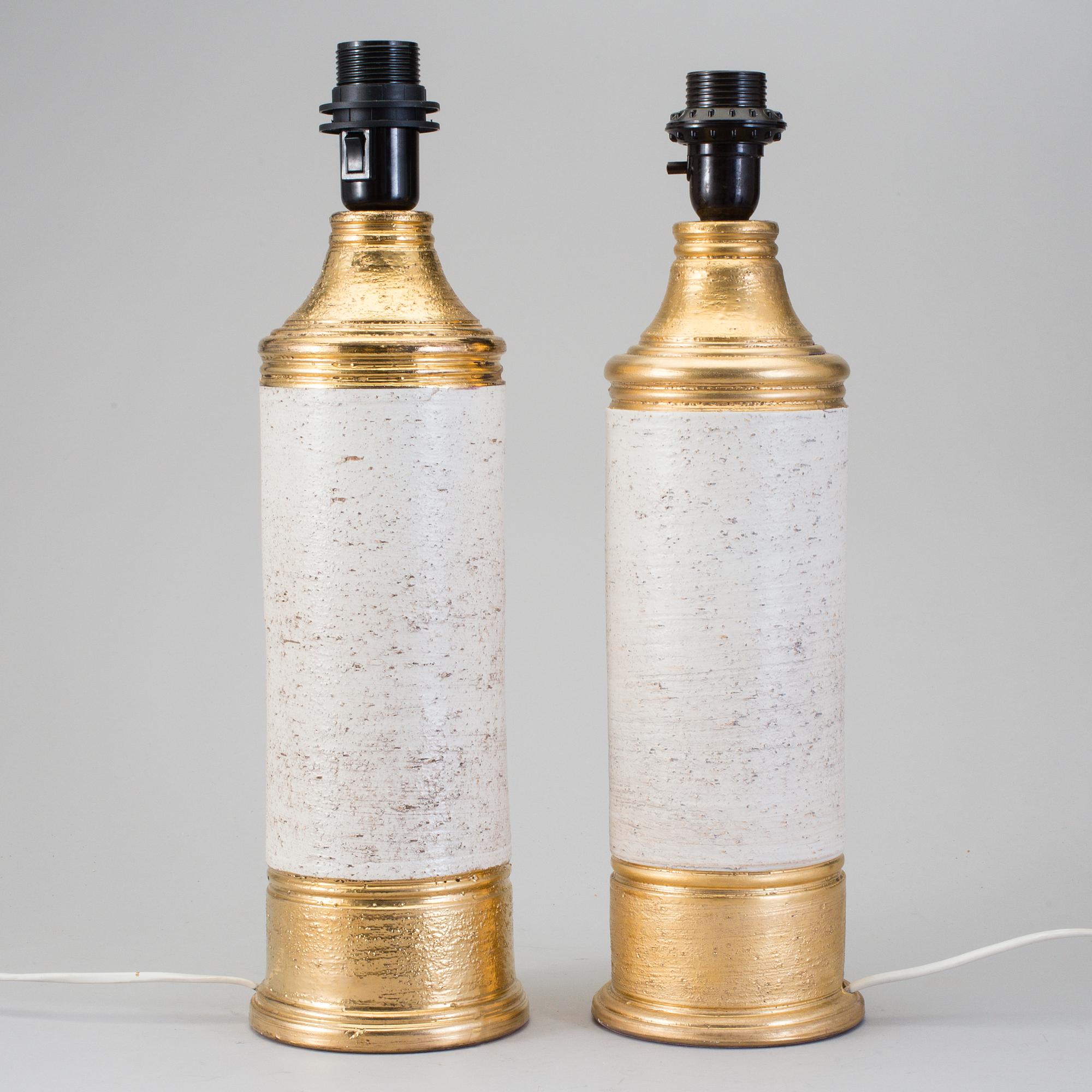 BORDSLAMPOR, 2 stycken, chamotterat lergods. Bitossi, Italien, 1960-70-tal.