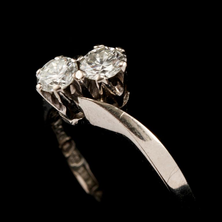RING, 18k vitguld med 2 briljantslipade diamanter, tot 0.45 ct, Bo Cedstam, Stockholm, 1972. Vikt 3 g.