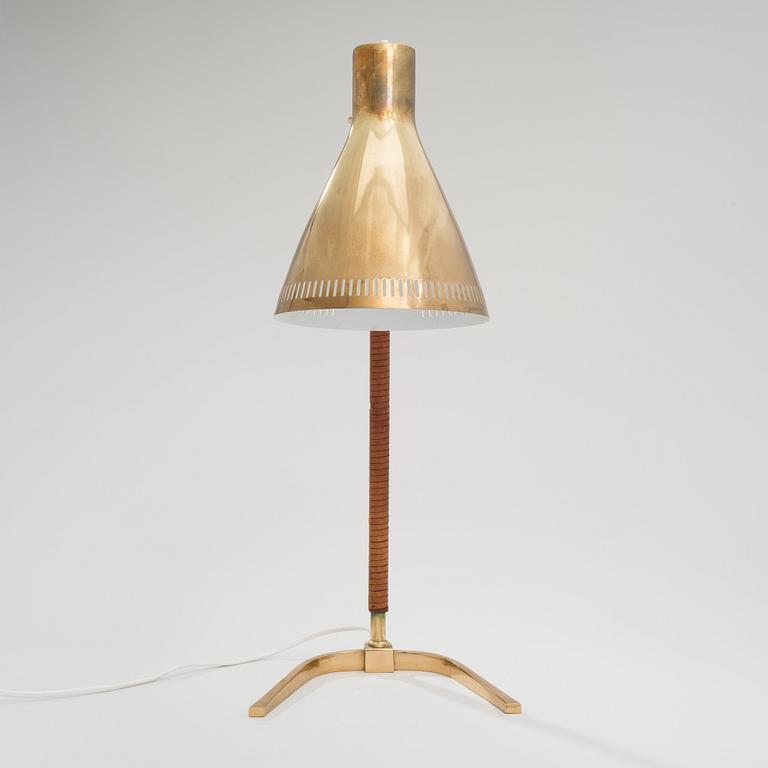 PAAVO TYNELL, TABLE LAMP, 9224. Manufactured by Idman Oy. 1950s.