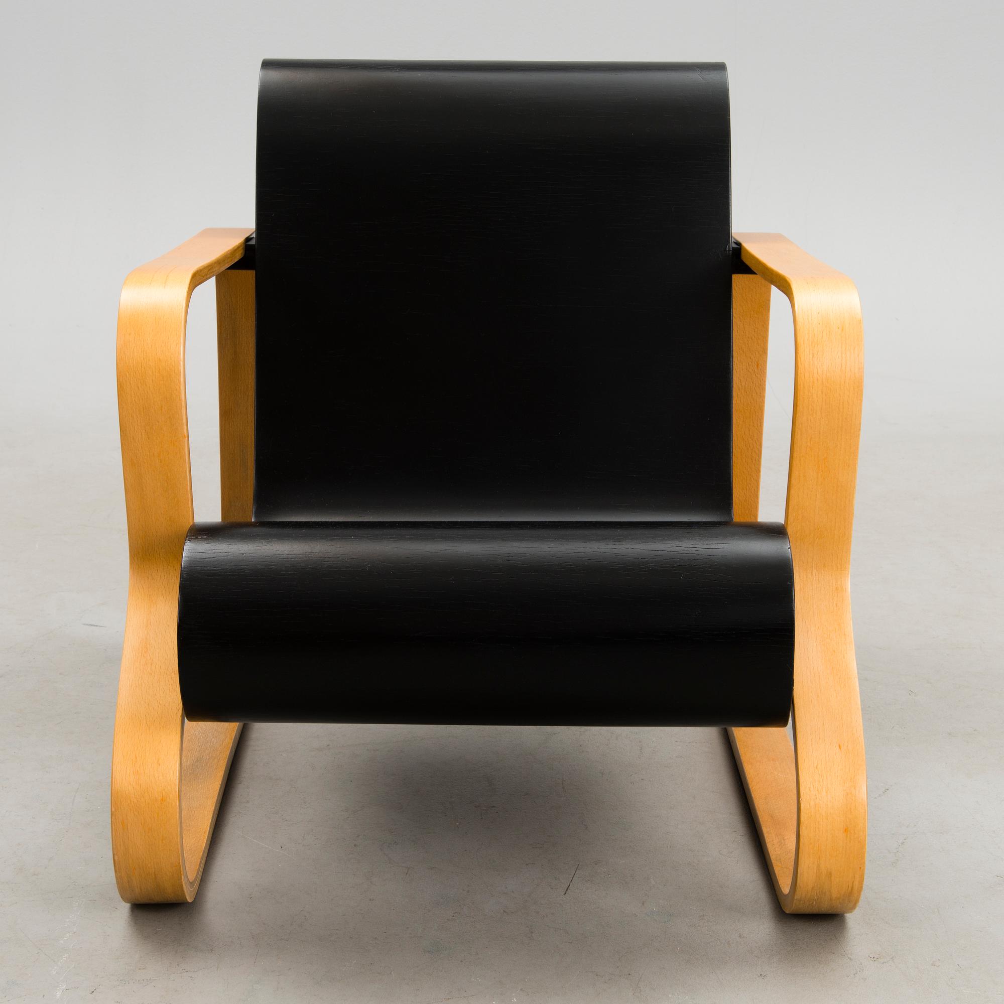 An armchair no 41, 'Paimio'.
