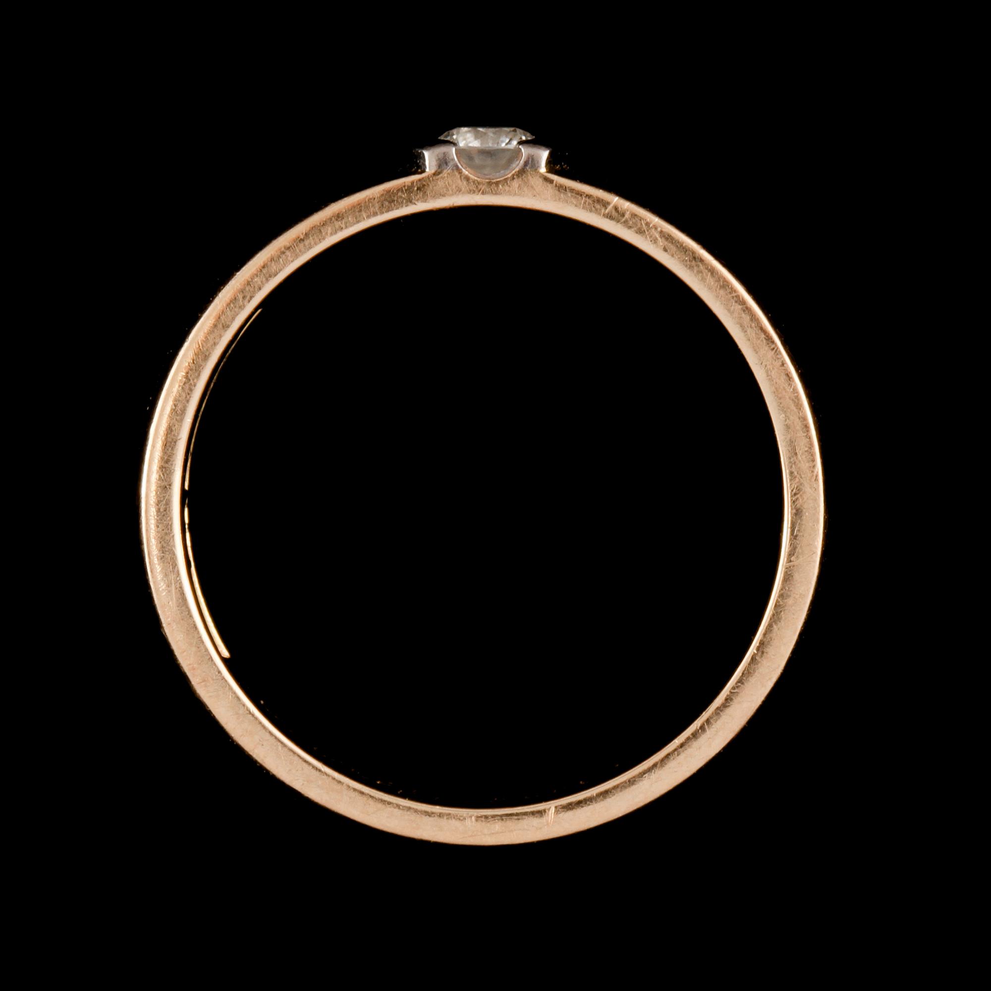 RING, 18k guld med briljantslipad diamant, 0.10 ct, Smycka, Karlstad. Vikt 3 g.