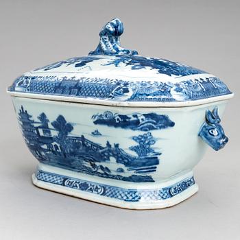 TERRIN med LOCK, kompaniporslin. Qing dynastin, Qianlong (1736-1795), Kina.