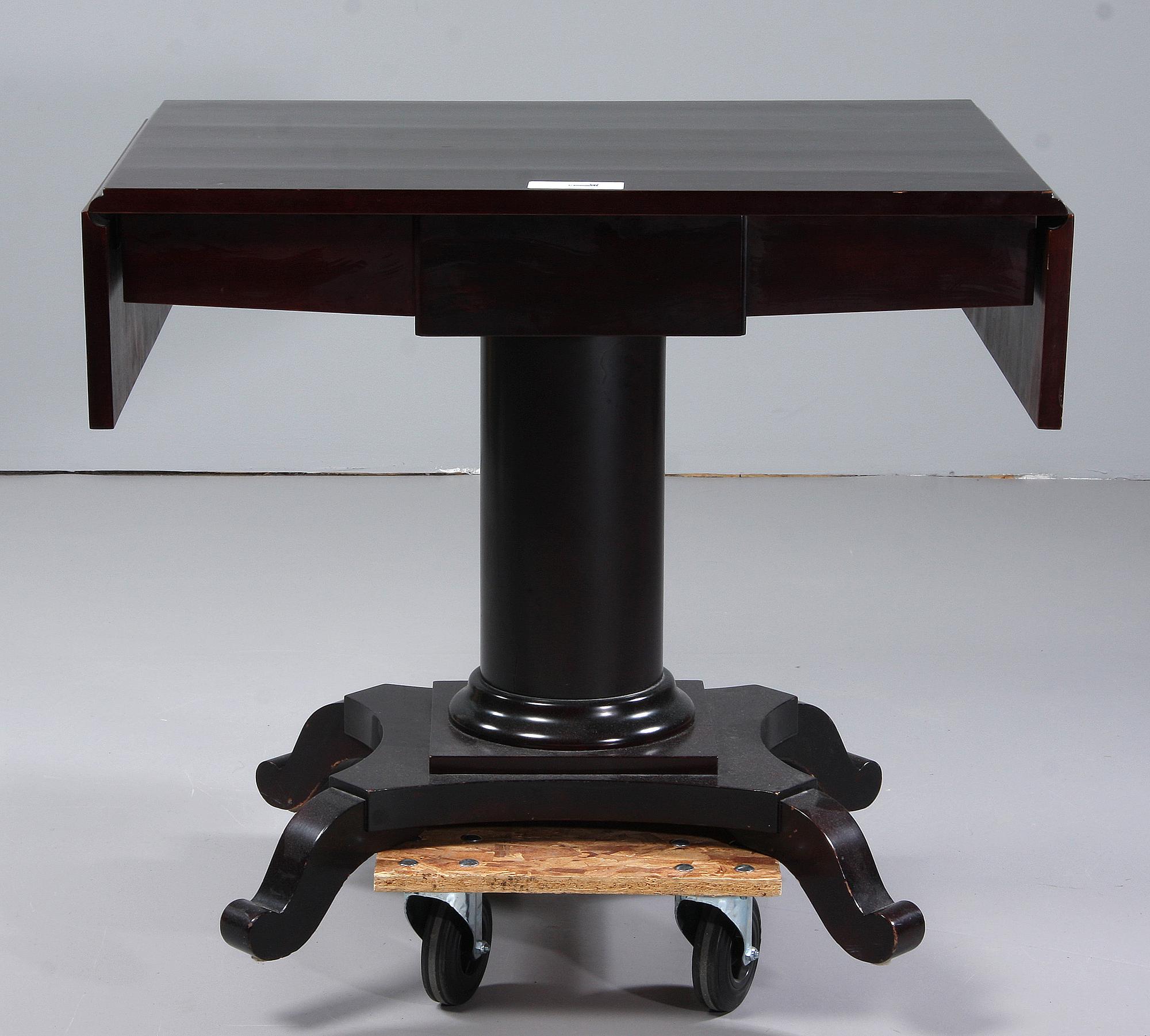 KLAFFBORD, Karl Johanstil, 1900-tal.