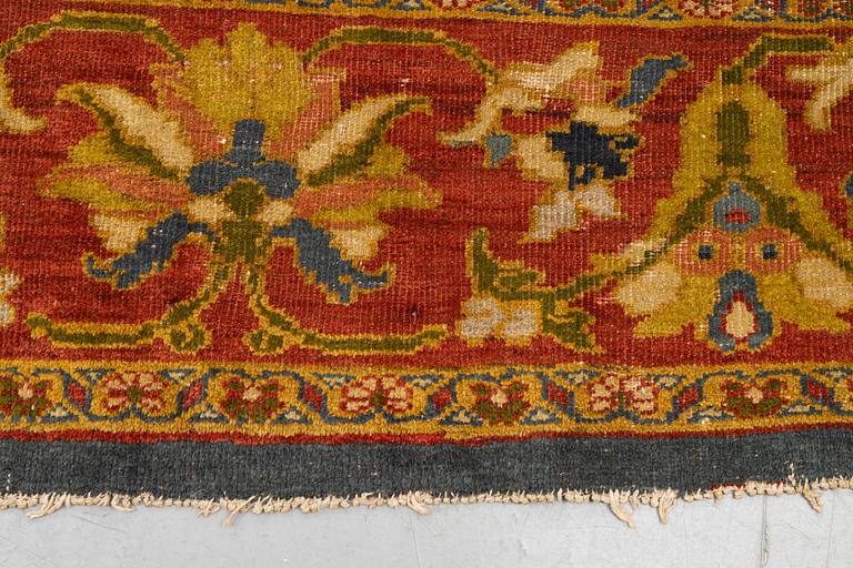 A carpet, antique Ziegler Mahal, ca 452 x 321 cm.