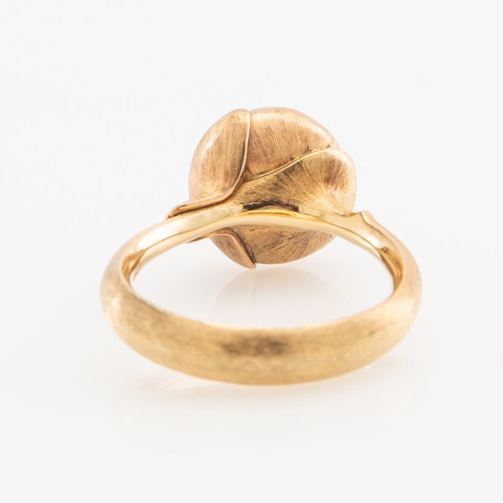 Ole Lynggaard, ring, "Lotus", 18k gold with coral.