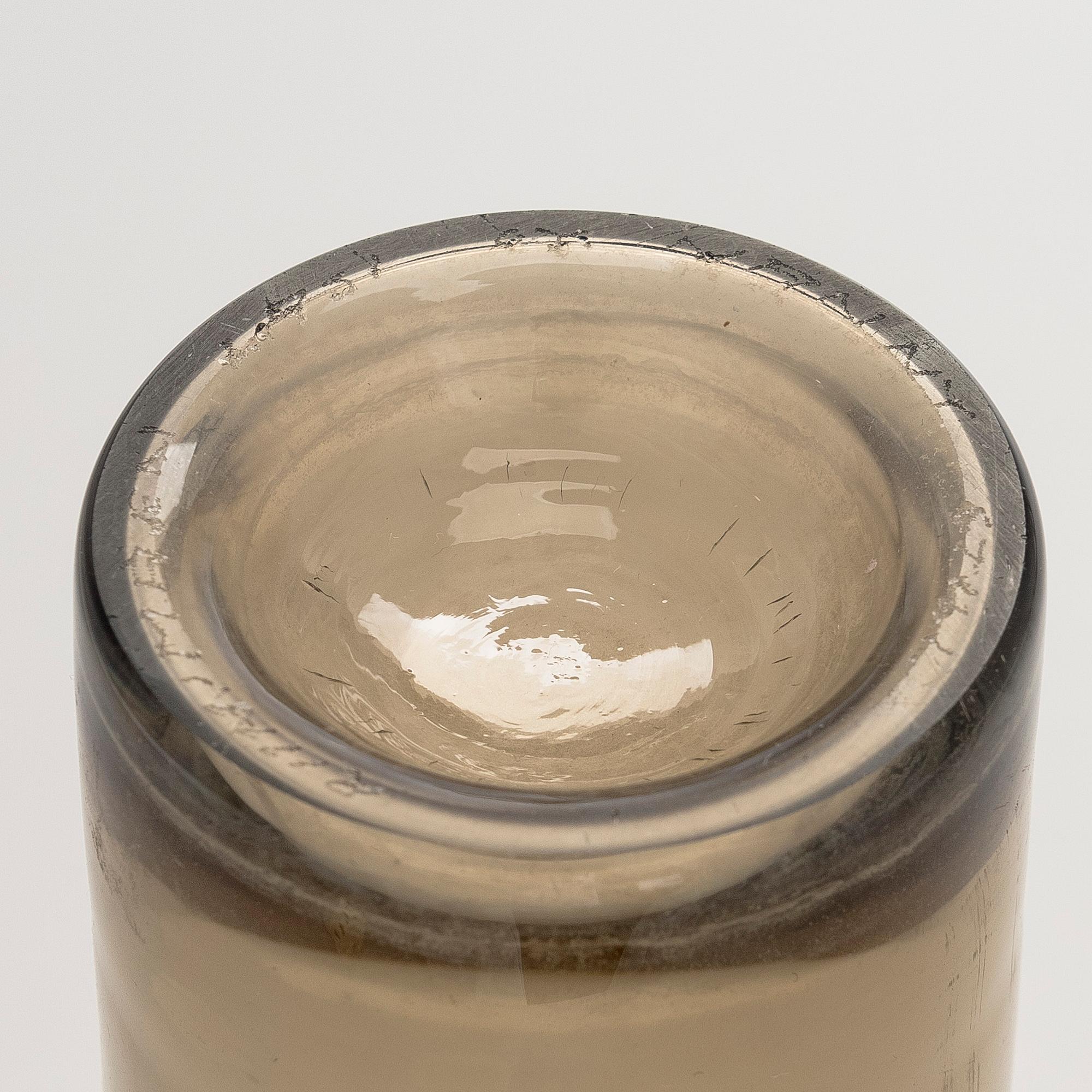 Nanny Still, flaska, modell 1737, signerad Riihimäen Lasi O.Y. Nanny Still.