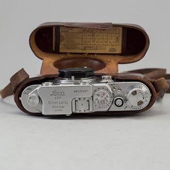 A Leica Leica IIIf no 527327 from 1951. With Elmar f=5 cm 1:3,5, Summarit f=5 cm 1:1,5 and more.