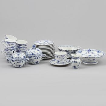 KAFFESERVIS, 17 delar, porslin, "Musselmalet", Royal Copenhagen, 1900-talets andra hälft.