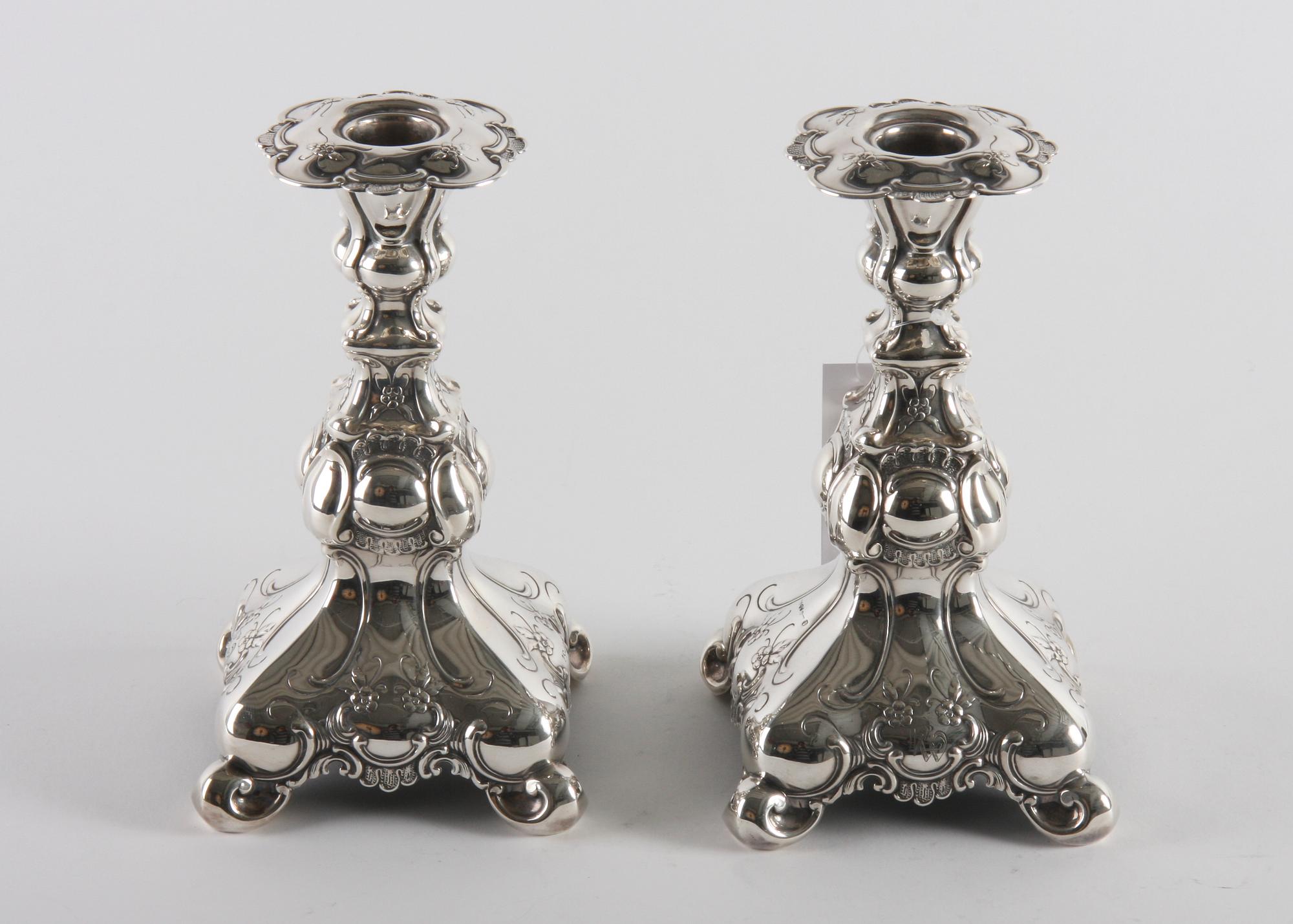 LJUSSTAKAR, ett par, silver, GAB 1949, barockstil.