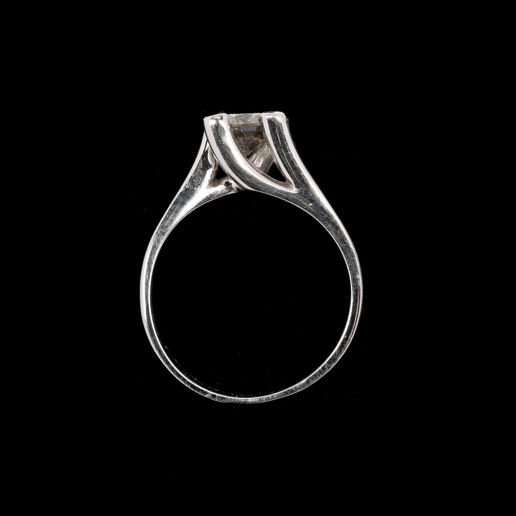 RING, 14k vitguld med briljantslipad diamant, ca 0,92 ct.