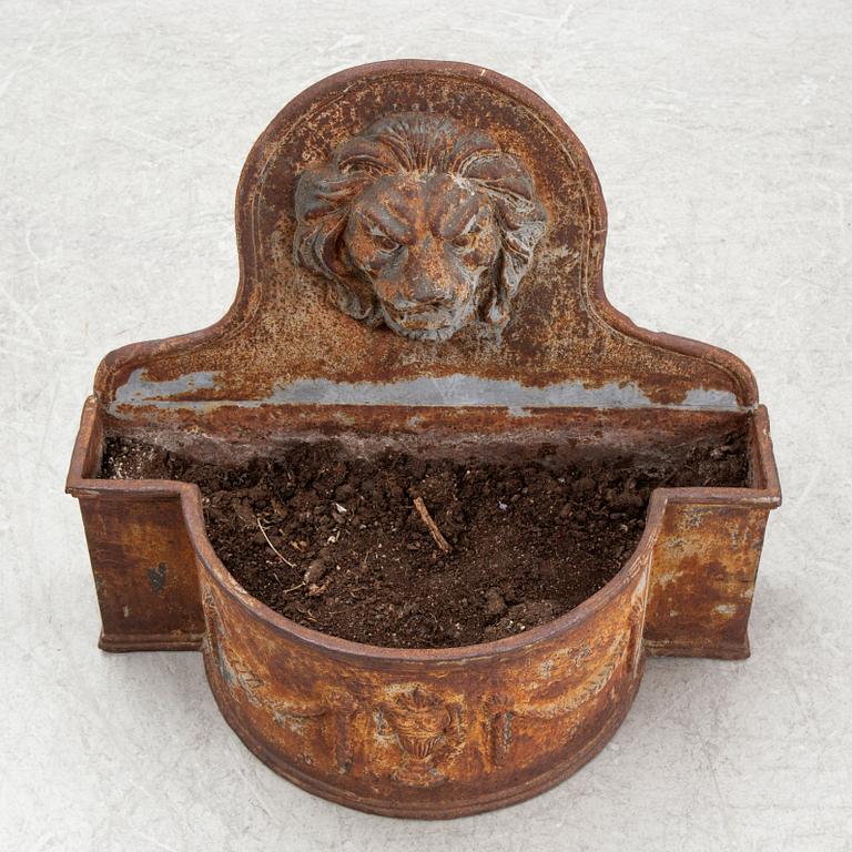 A Cast Iron Garden Fountain, late 20th Century.