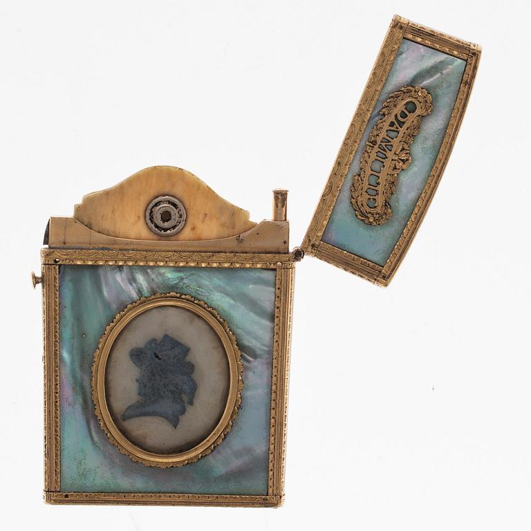 A DANCING CARD CASE, 18K gold, mother of pearl, hair, ivory. France late 1700 s.
