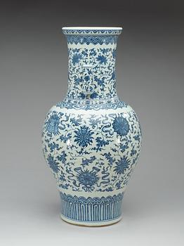 A large blue and white vase, Qing dynasty.