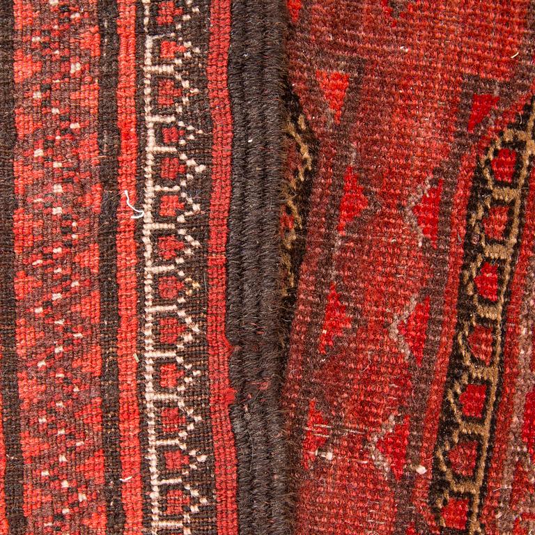 MATTA, semiantik Turkmen. Ca 275x205 cm.