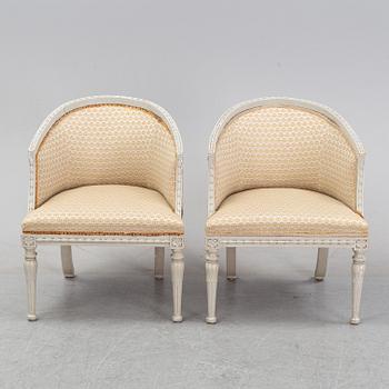 Salongsmöbel, två fåtöljer samt soffa, gustaviansk stil, 1900-talets början.