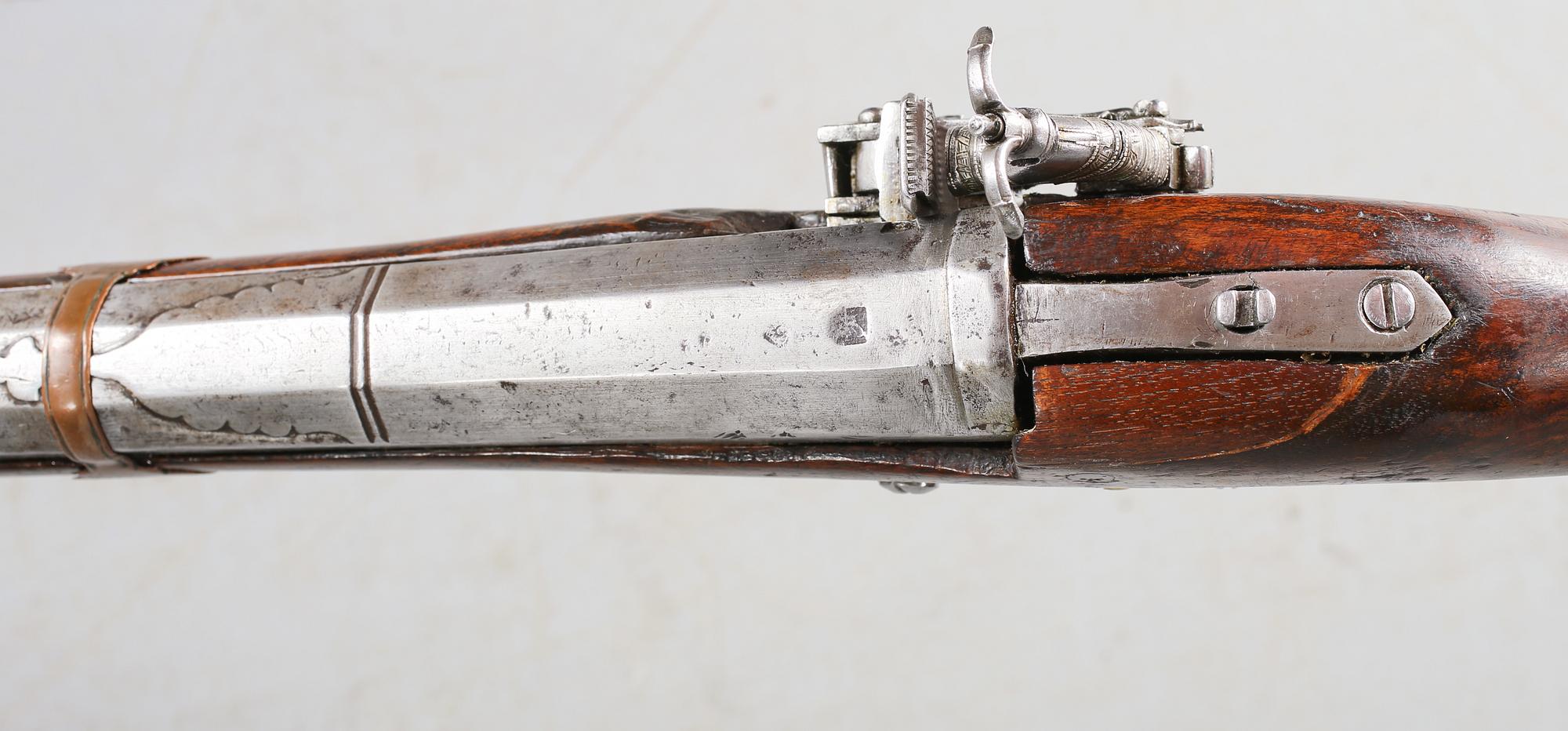SNAPPLÅSSTUDSARE samt KRUTHORN, orientaliskt, 1800-tal.