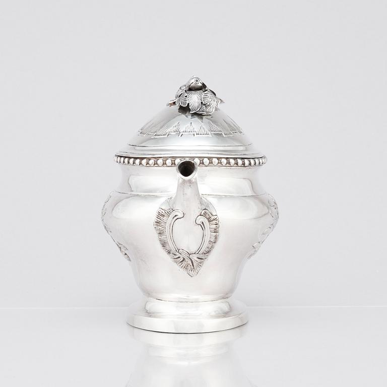 A Swedish 18th century silver tea-pot, marks of Johannes Nordgren, Jönköping 1788.