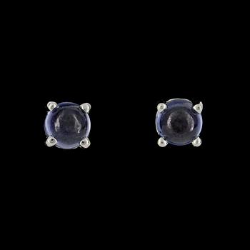 188. ÖRHÄNGEN, cabochonslipade blå safirer, tot. ca 1.67 ct.