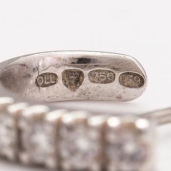 Örhängen, 18K vitguld, diamanter ca 0.40 ct tot. Kultajousi, Helsingfors 2009.