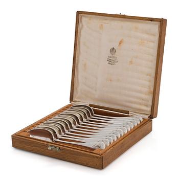 A set of 12 Fabergé silver spoons in original box, Moscow 1908-1917.