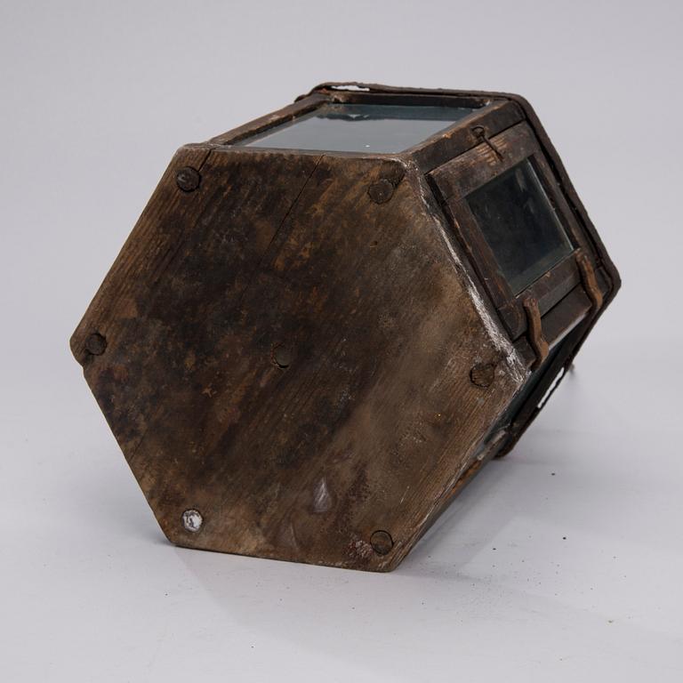 STALLYKTA, trä, glas och järn, 1800-tal.