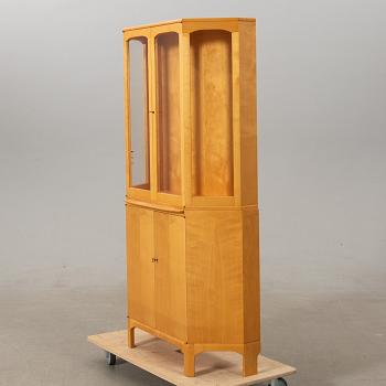 Carl Malmsten, vitrinskåp, "Undantaget" 1900-talets andra hälft.