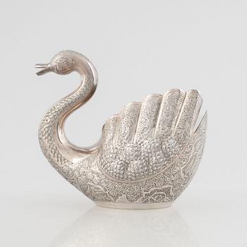 Skål i form av en svan, silver, Iran, 1900-tal.