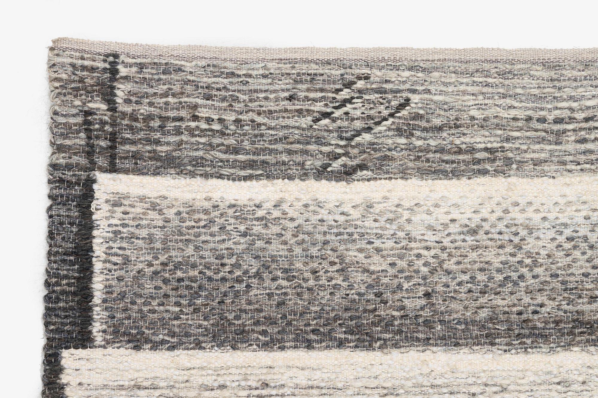 Helena Hernmarck, vävd tapet, "Folded paper 3", slätväv, ca 171 x 103 cm signerad Hernmarck.