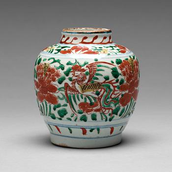 136. A Transitional wucai jar, 17th Century.