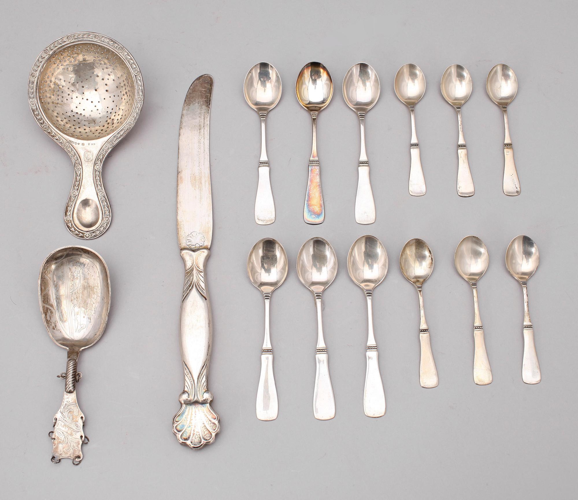 PARTI SILVER, 15 delar, bl a en kniv Georg Jensen, Danmark, 1900-talets första hälft. Totalvikt ca 330 gram.
