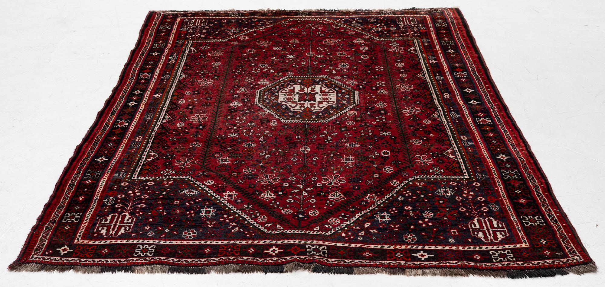 Rug, possibly Bidjar, approx. 270 x 172 cm.