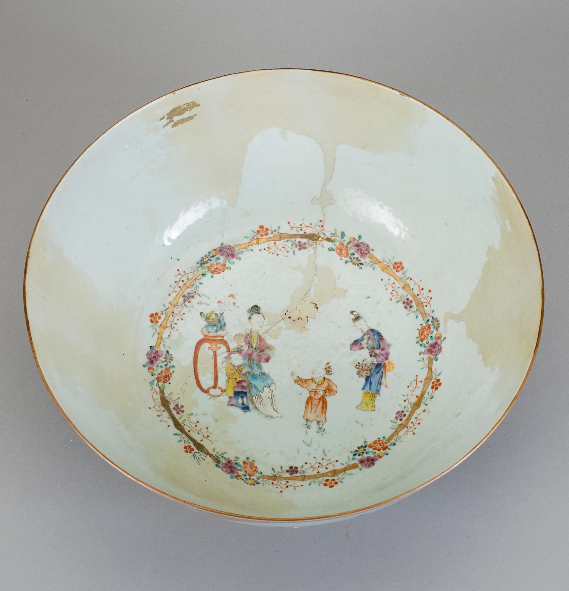 BÅLSKÅL, porslin, Qingdynastin, Qianlong (1736-95).