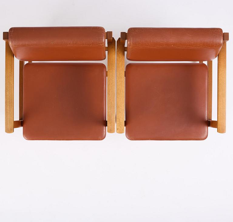 John Kandell, karmstolar, ett par, J. E. Blomqvist Möbelfabrik, Storvreta, för Tingshuset i Västervik, ca 1959.