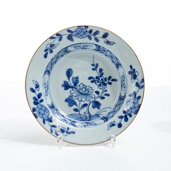 Bärtallrikar, 3 st, exportporslin, Kina, Qingdynatin 1700-tal.