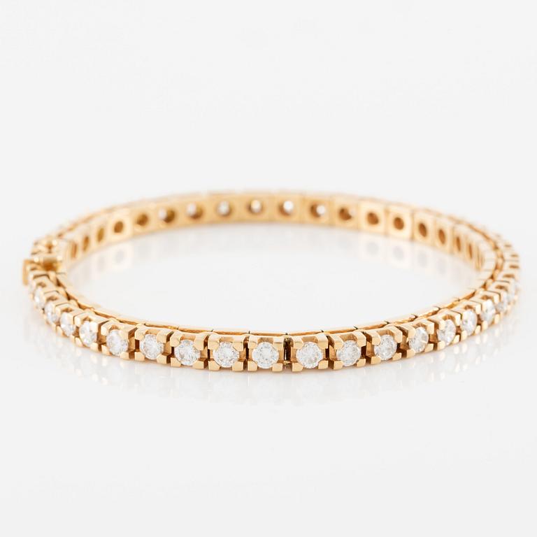 Tennis bracelet, 18K gold and brilliant-cut diamonds, a total of 4.56 ct according to the engraving.