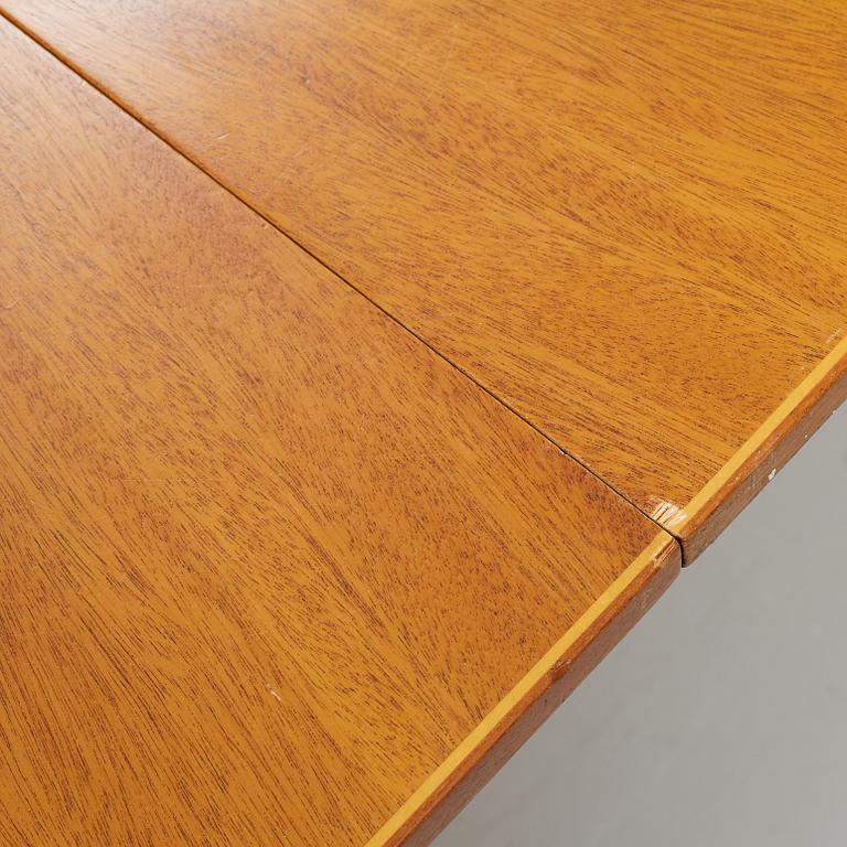 Josef Frank, a mahogany veneered model 771 dining table, Svenskt Tenn, post 1985.