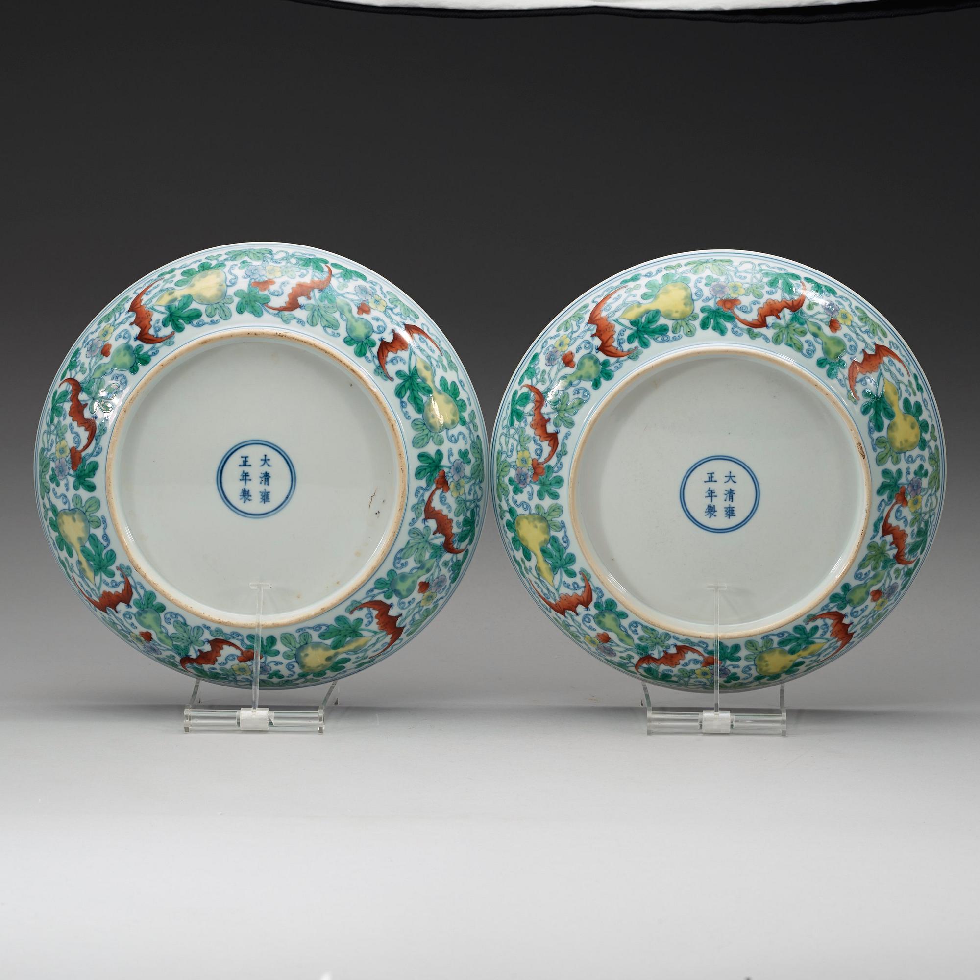 A pair of doucai dishes, Republic with Yongzhengs six character mark within double circles.