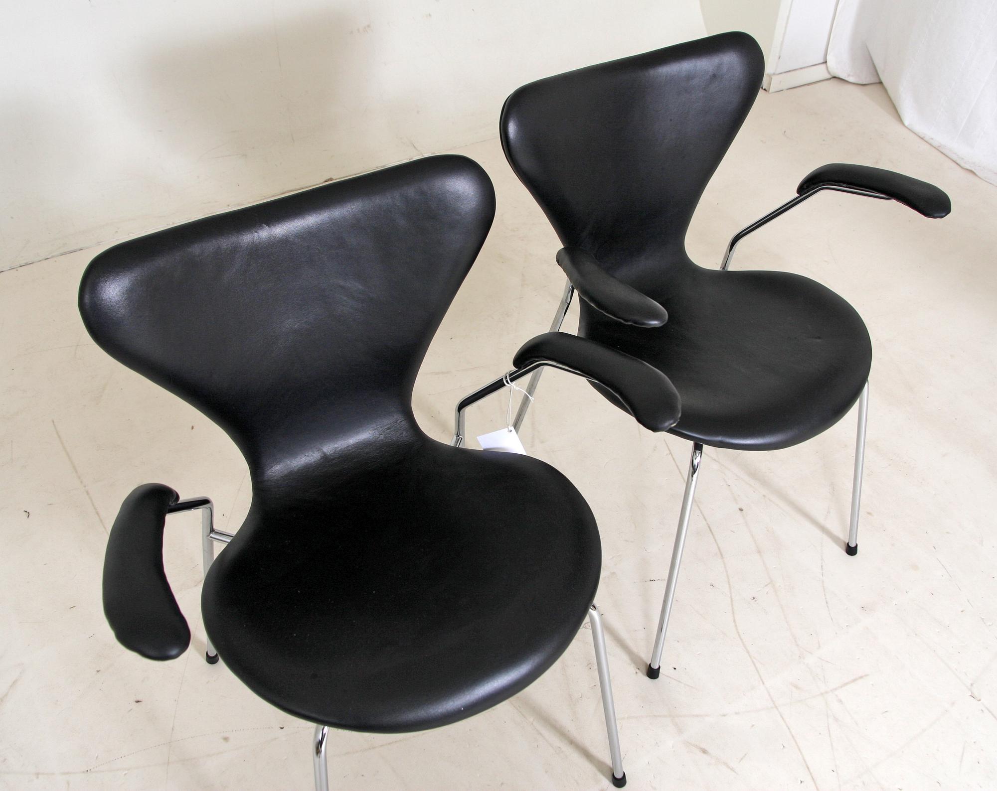 KARMSTOLAR, ett par, "Sjuan", Arne Jacobsen, Fritz Hansen.