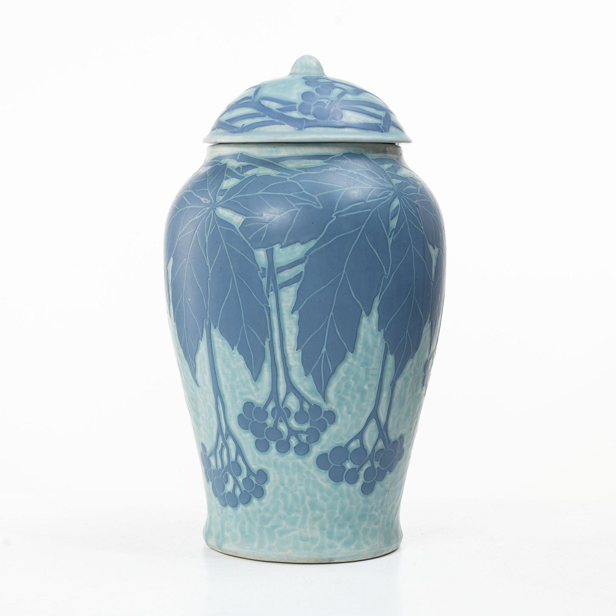 Josef Ekberg, A 'Sgrafitto' lidded creamware urn, Gustavsberg, 1924.
