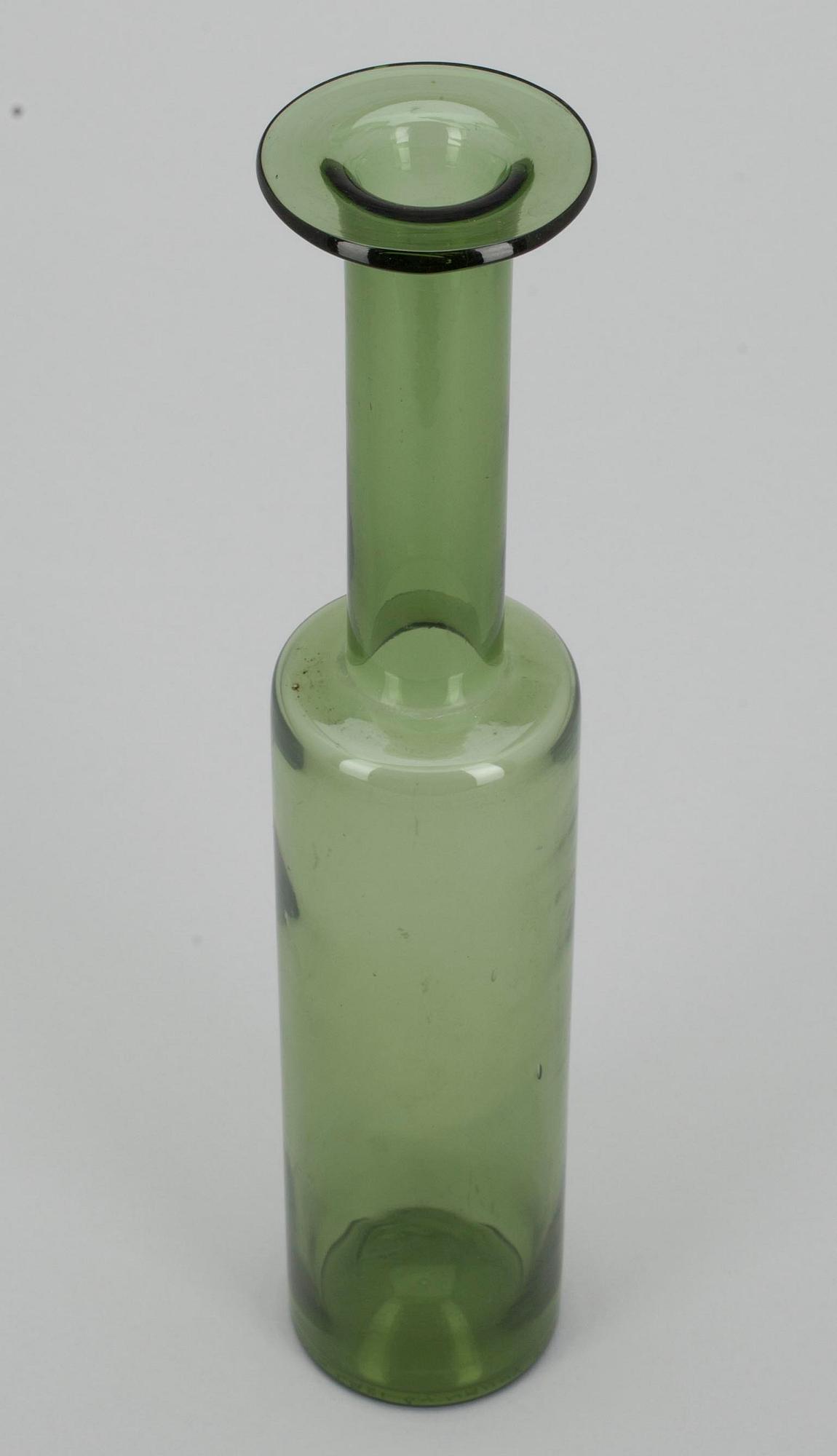 FLASKA, glas, signerad Nanny Still, Riihimäen Lasi Oy. Formgiven 1959.