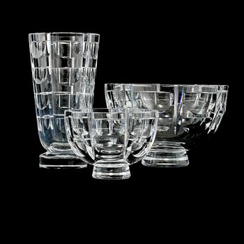 VAS samt SKÅLAR, 2 st, glas, "Tusen fönster", Simon Gate, Orrefors, modell formgiven 1934.