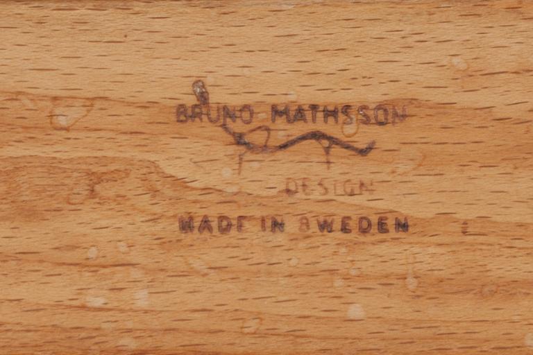 KARMSTOLAR, ett par, "Eva" design Bruno Mathsson för Karl Mathsson, daterad 1978.