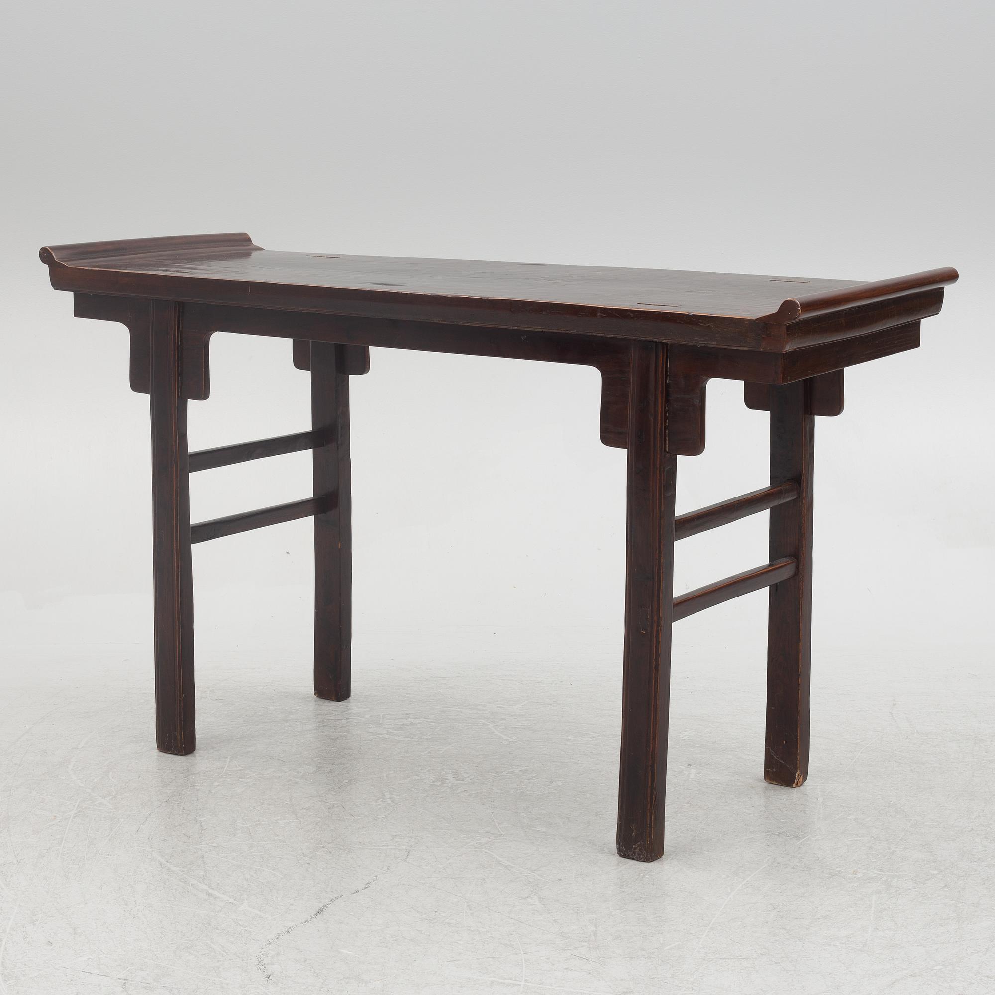A Chinese altar table, late Qing dynasty / 20th century.