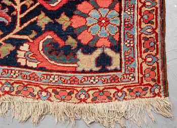 A carpet, semi-antique Heriz, ca 590,5 x 374,5-384,5 cm.