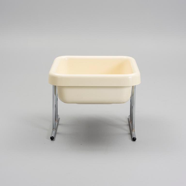 YRJÖ KUKKAPURO, Tidningsbord / Blombord, 1900-talets slut.