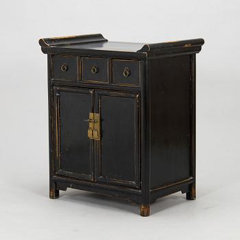 A Chinese cabinet, 20th century.